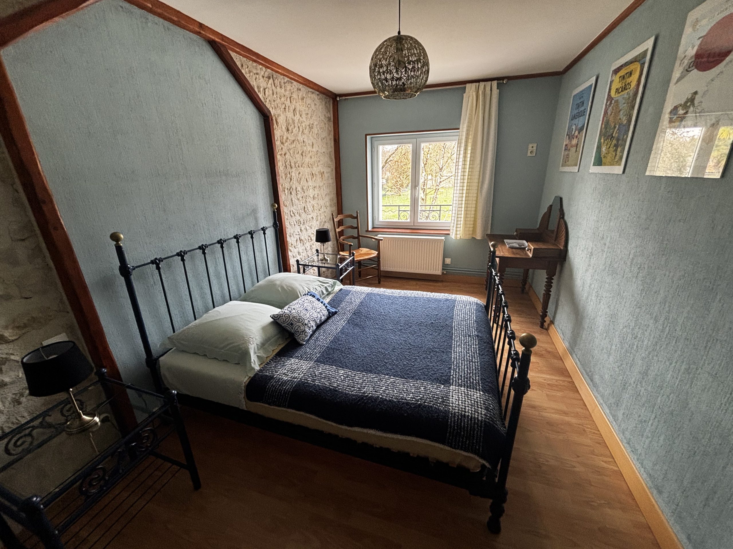 Chambre bleue hébergement proche d'Angoulême