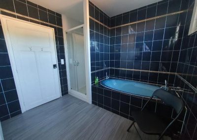 Salle de bains des chambres d'hôtes du Pressoir de Marsac en Charente